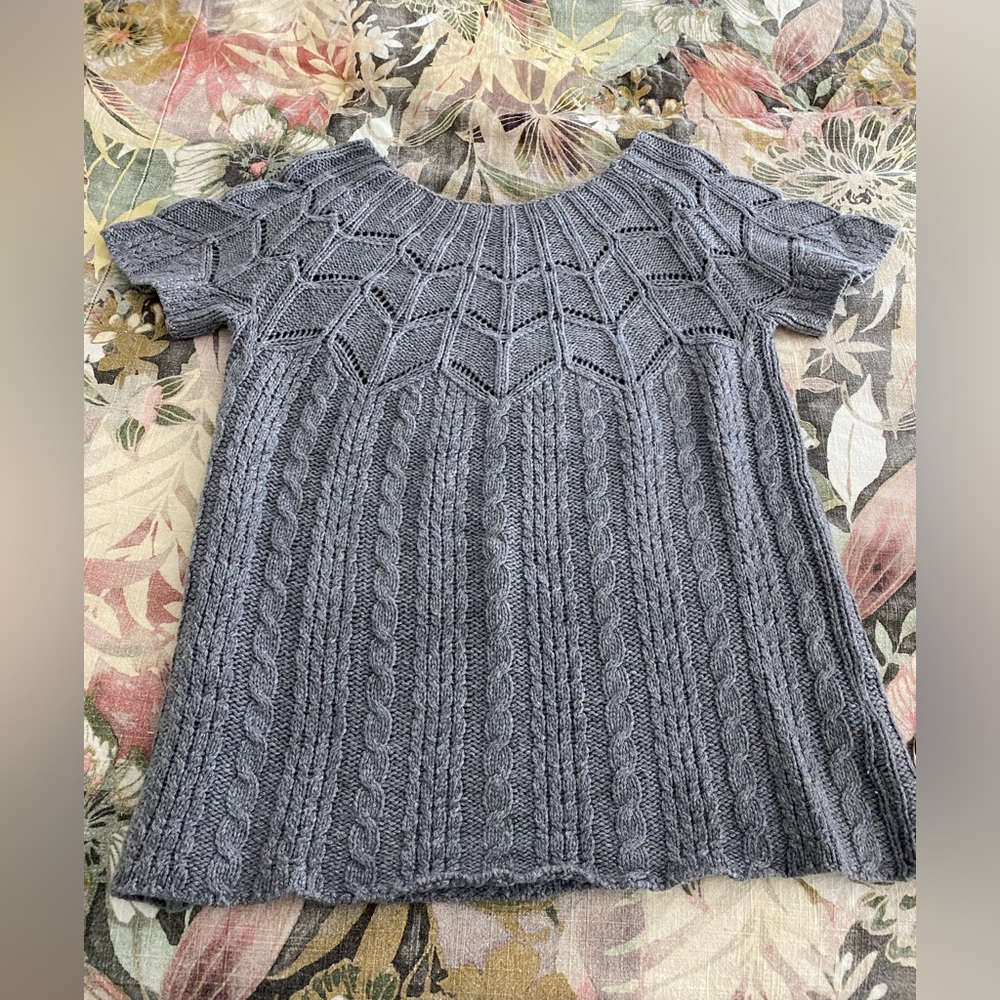 Tommy Bahama short sleeve sweater size medium. EUC